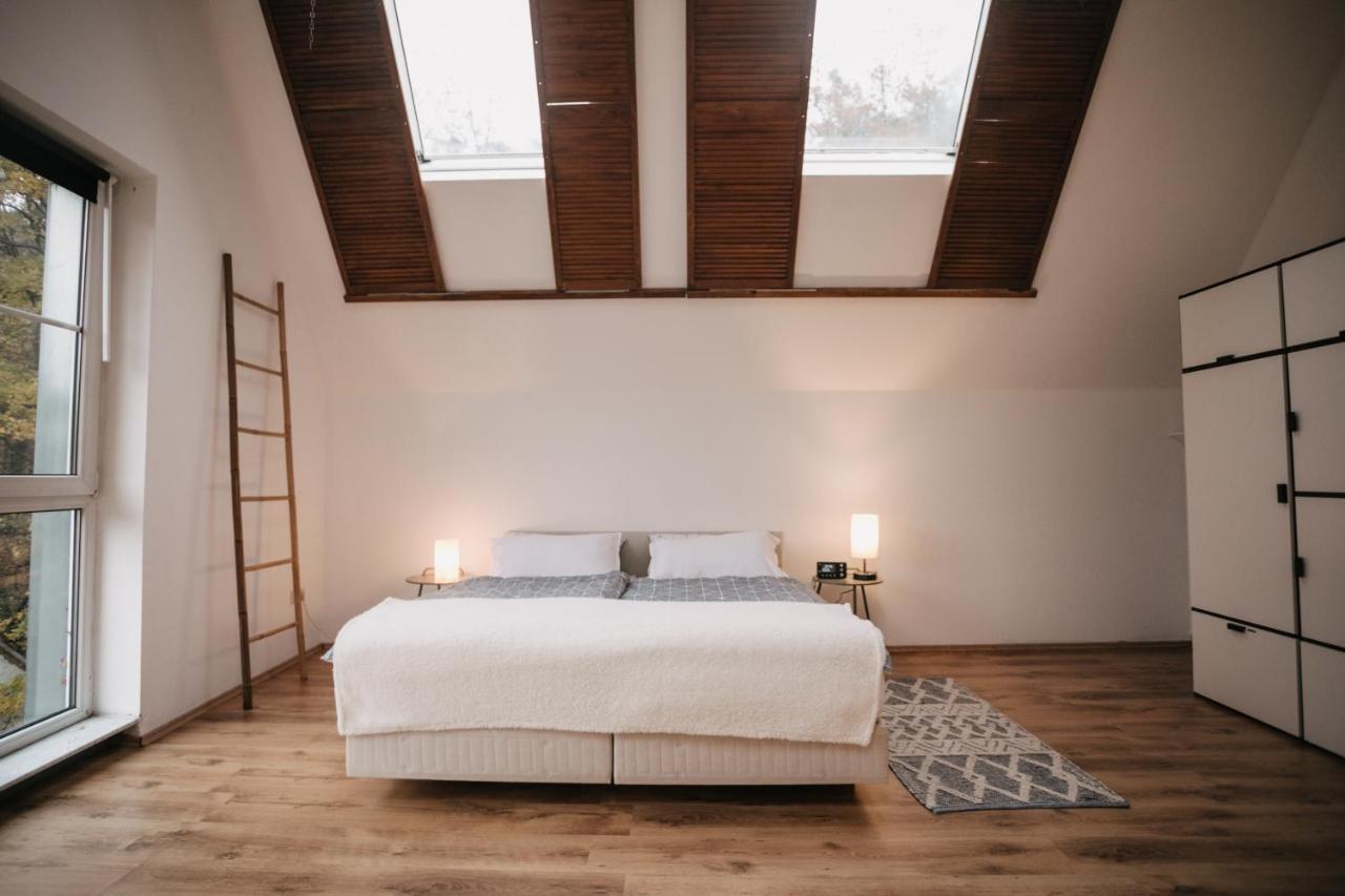 Eigenes Maisonettehaus In Idyllischer Lage Mit Balkon, Nahe Messe, 24H Self-Check In, Gratis Parken Σβάμπαχ Εξωτερικό φωτογραφία