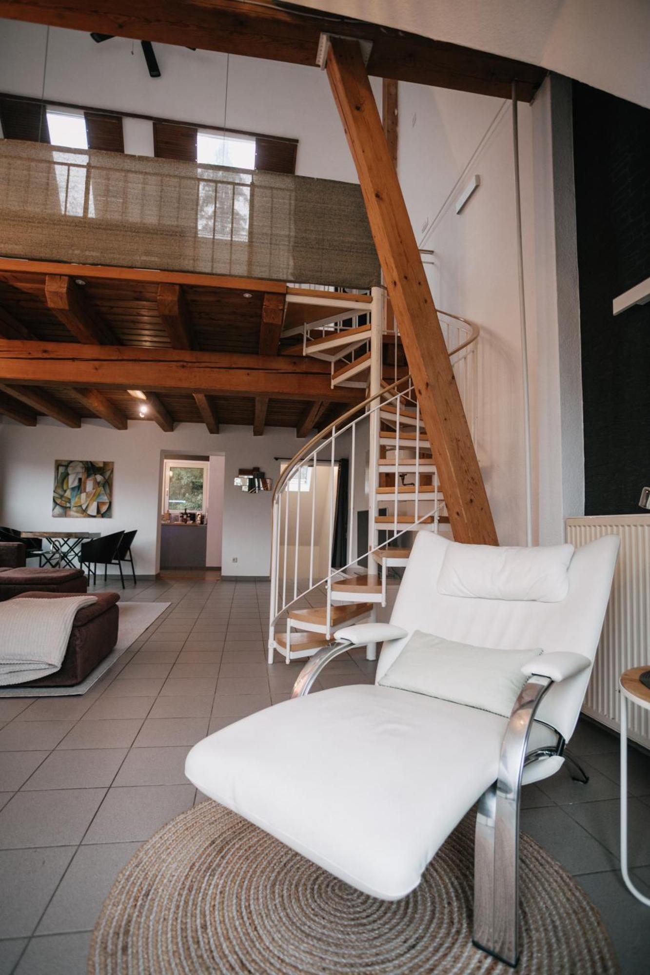 Eigenes Maisonettehaus In Idyllischer Lage Mit Balkon, Nahe Messe, 24H Self-Check In, Gratis Parken Σβάμπαχ Εξωτερικό φωτογραφία